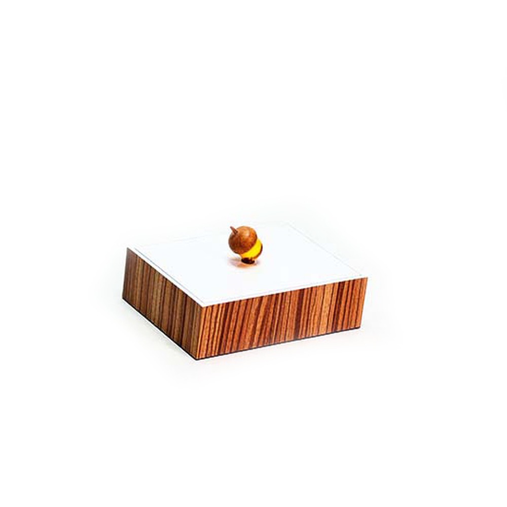 Caixa Decorativa White Akorn Kayu Média